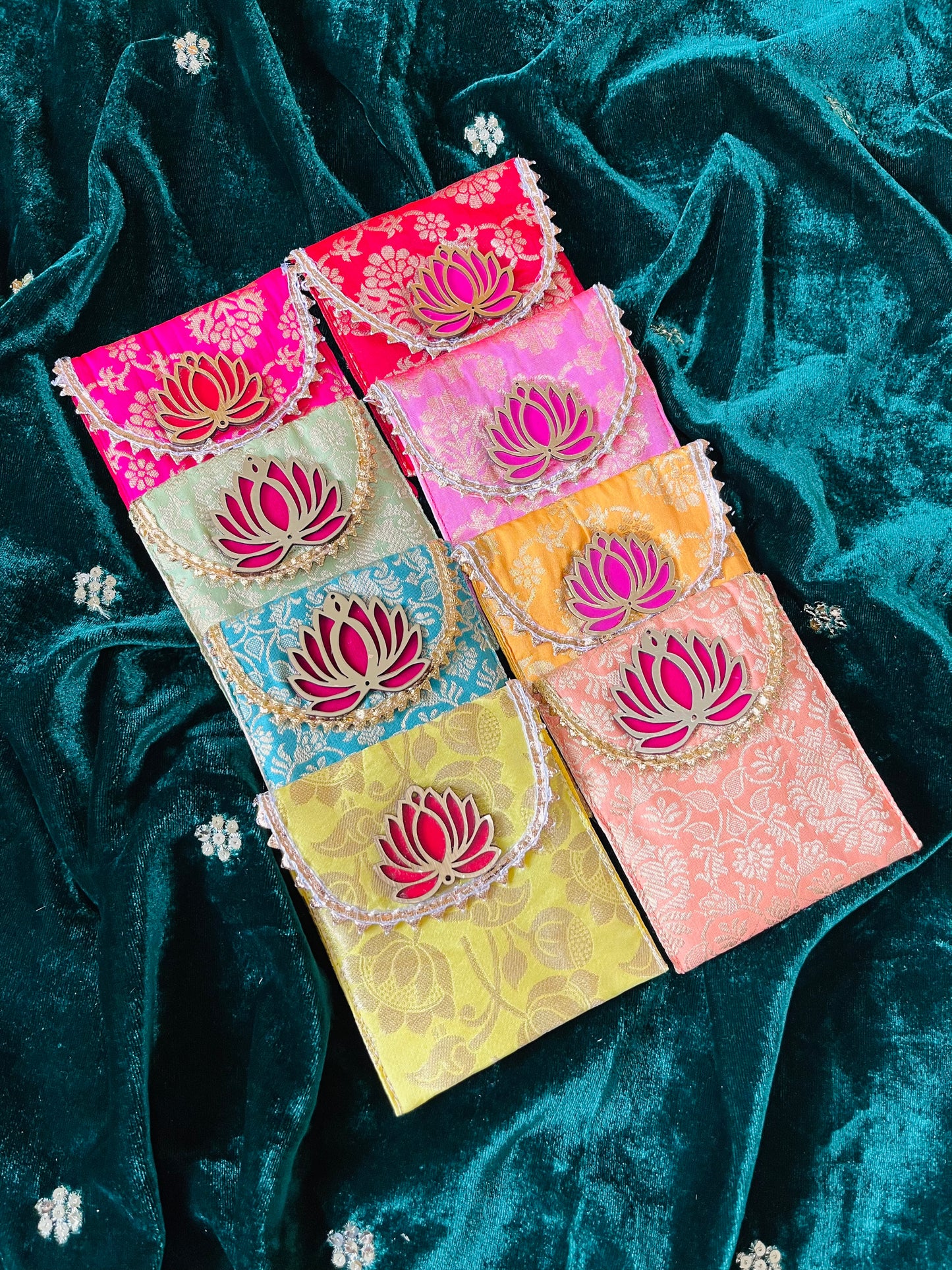 Bananasi Lotus Pouch